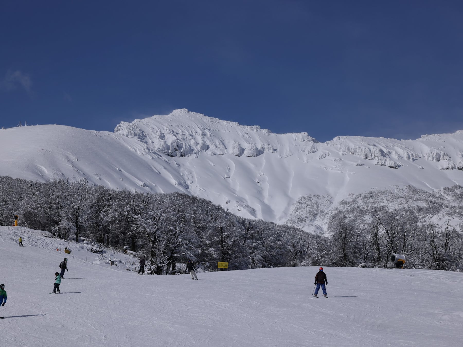 Septiembre con nieve: los cerros argentinos se estiran hasta octubre y bajan los precios