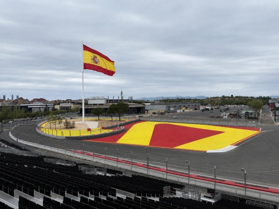 Madring asusta antes de debutar y Sainz avisa: viene curva brava para la Fórmula 1