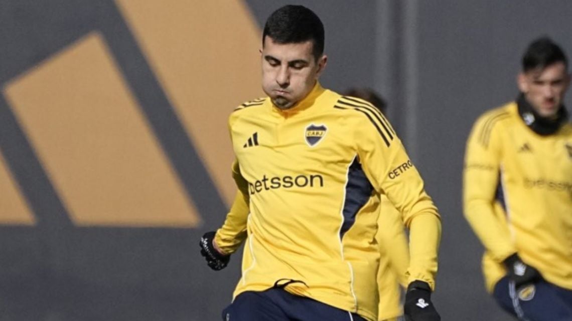 Nueve meses después, Battaglia volvió a pisar la cancha con Boca: un paso chico que vale oro