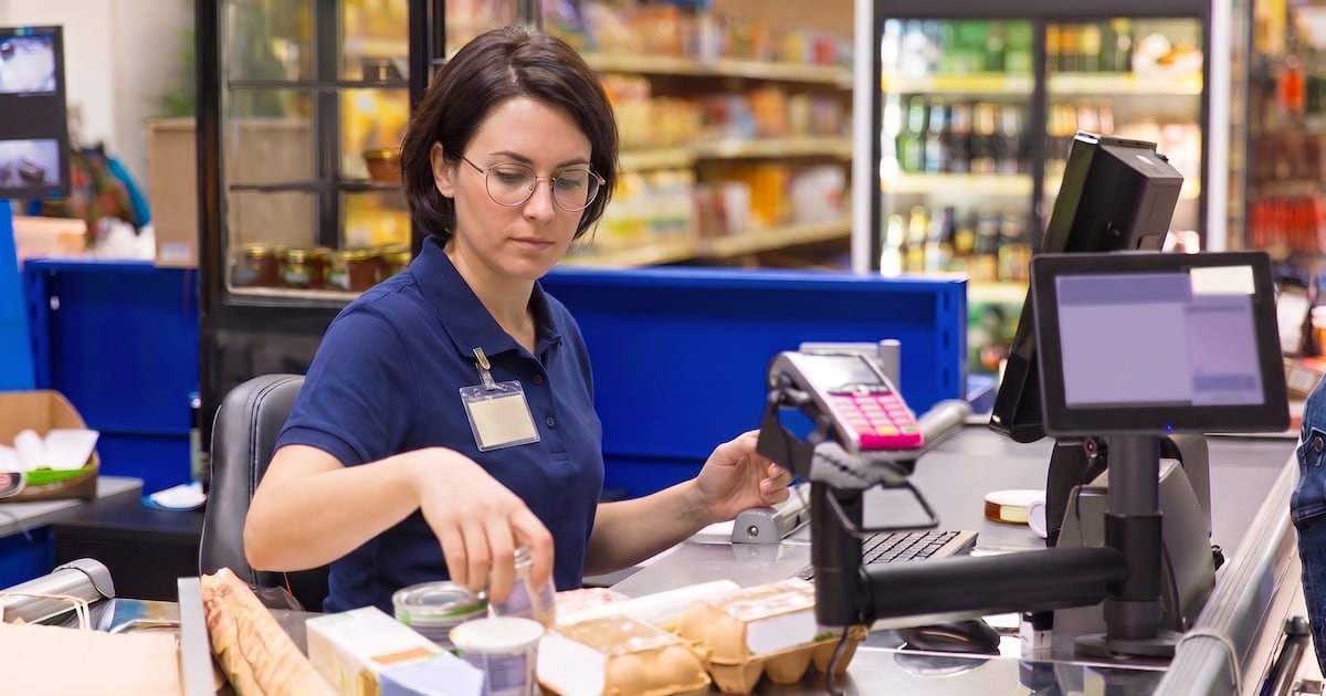 Comercio: con el cierre de la paritaria corta, los cajeros de supermercado quedaron en septiembre con sueldos que rondan los 1,33 millones de pesos