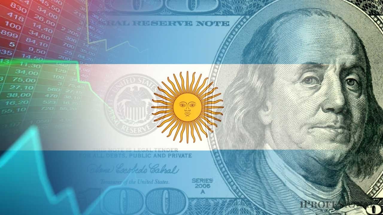 Los analistas proyectan un dólar mayorista en torno a $1.645 para diciembre, con un techo de $1.850 según el relevamiento de FocusEconomics