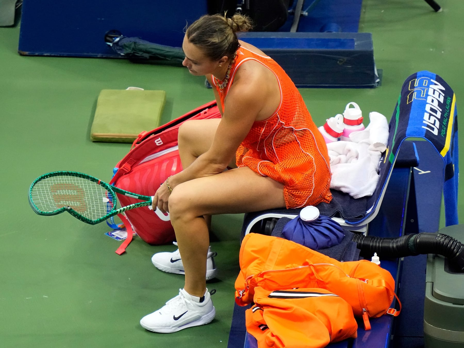 La raqueta que habló por Sabalenka: una final que se le escapó y un estallido que quedó en el banco