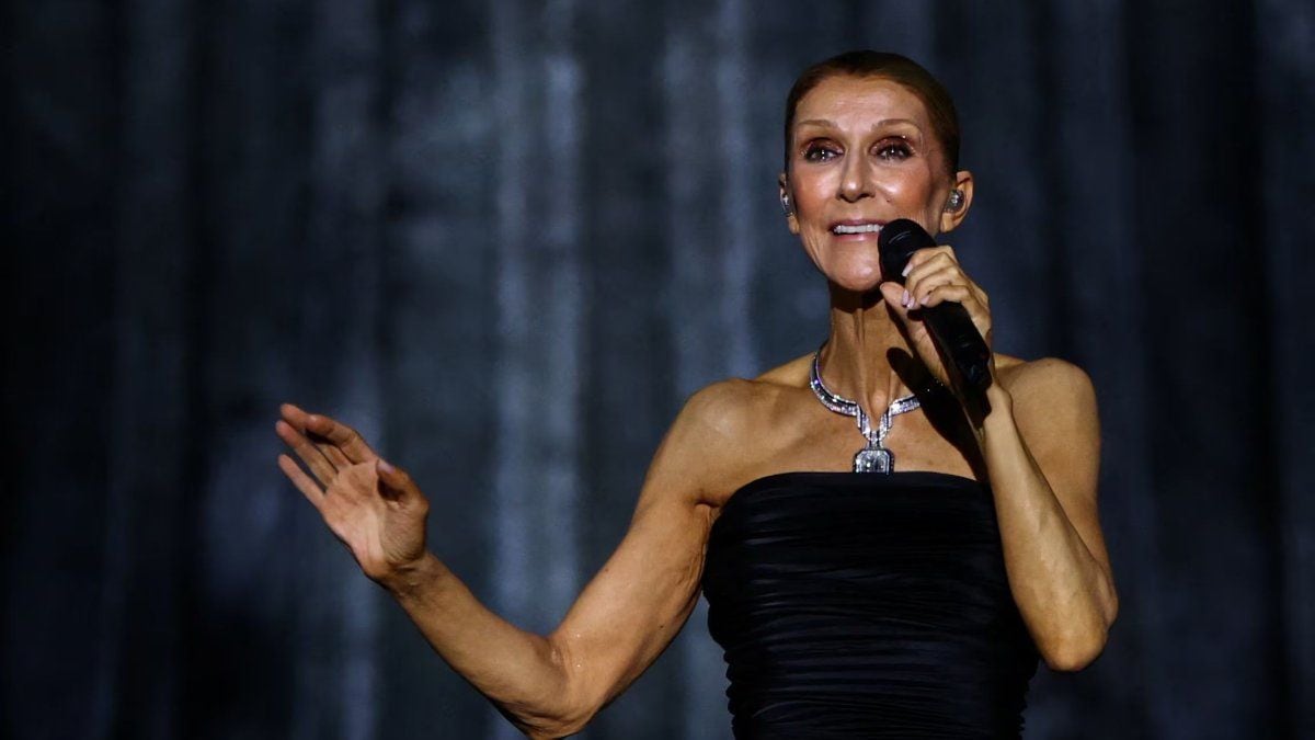 Celine Dion volvió a cantar en París y se rompió al primer acorde: seis años y un cuerpo nuevo encima del escenario