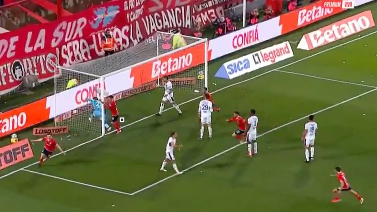 Arrayago, 17 años y un cabezazo que vale triple: Independiente le ganó el clásico a San Lorenzo en el debut de Insúa
