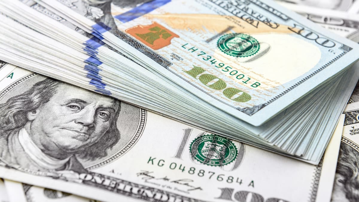 El peso argentino se mantiene en calma: el dólar minorista cerró a $1.530 y la brecha con el blue ronda el 1%
