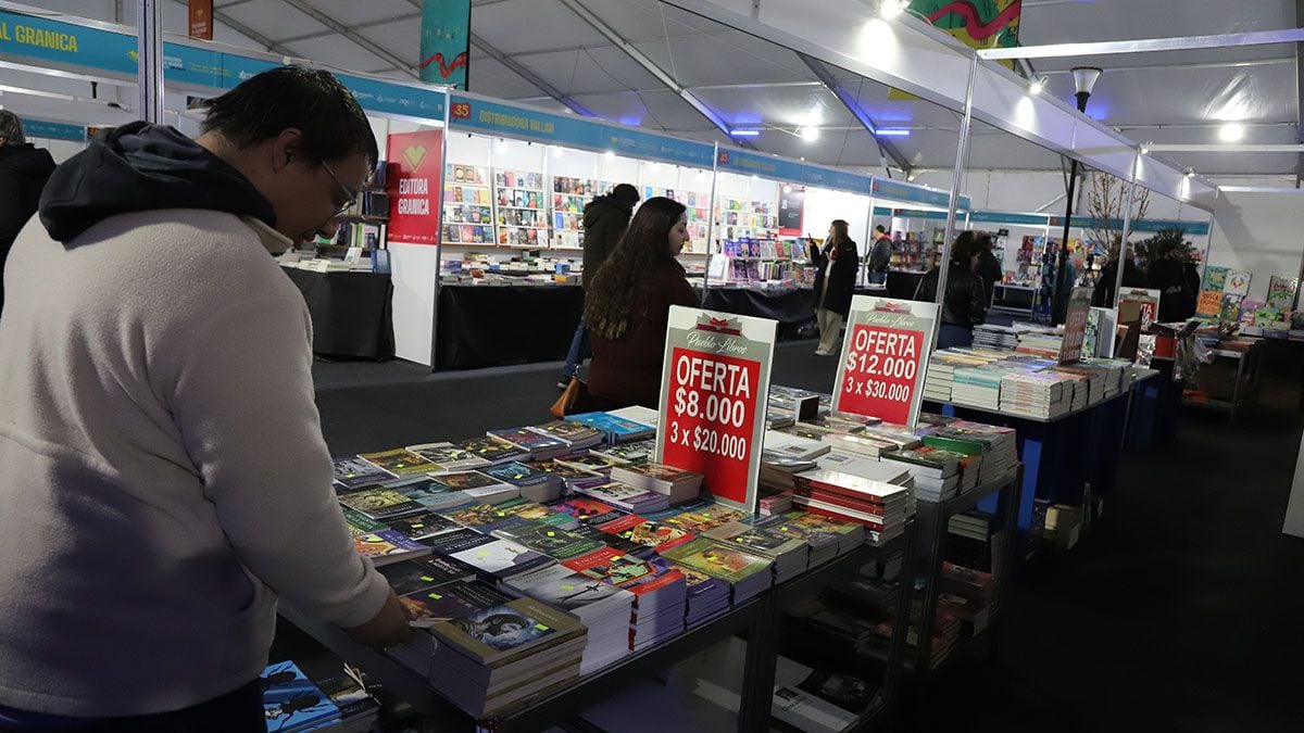 La Feria del Libro de Neuquén despliega su jornada del miércoles con talleres, cine y presentaciones literarias