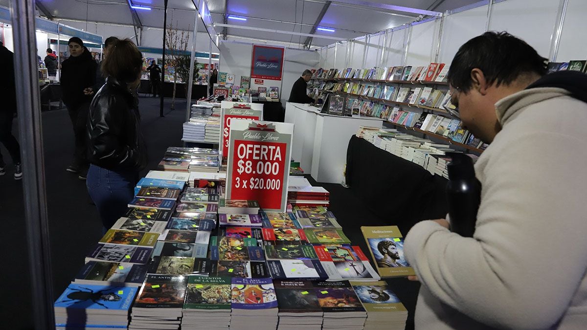 La Feria del Libro de Neuquén despliega una grilla con teatro, talleres y autores hasta el domingo
