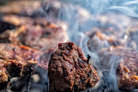Una parrilla paulista pone once platos en la mesa con cortes argentinos, uruguayos y brasileños