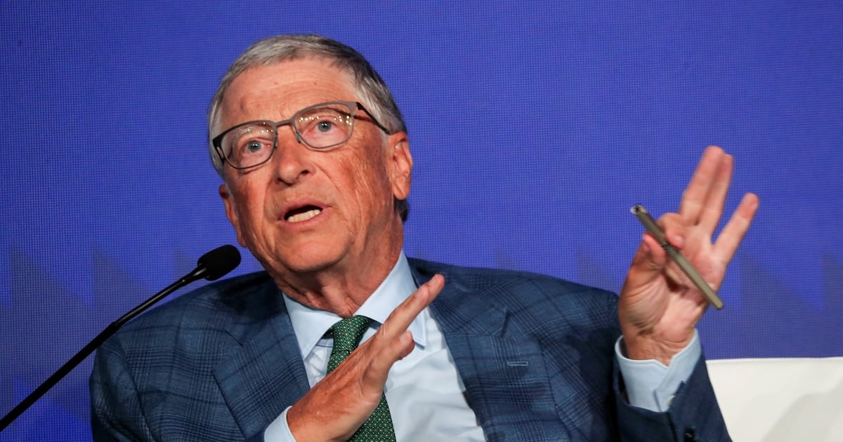 Gates puso a la inteligencia artificial a recorrer pasillos de hospital, campos y laboratorios