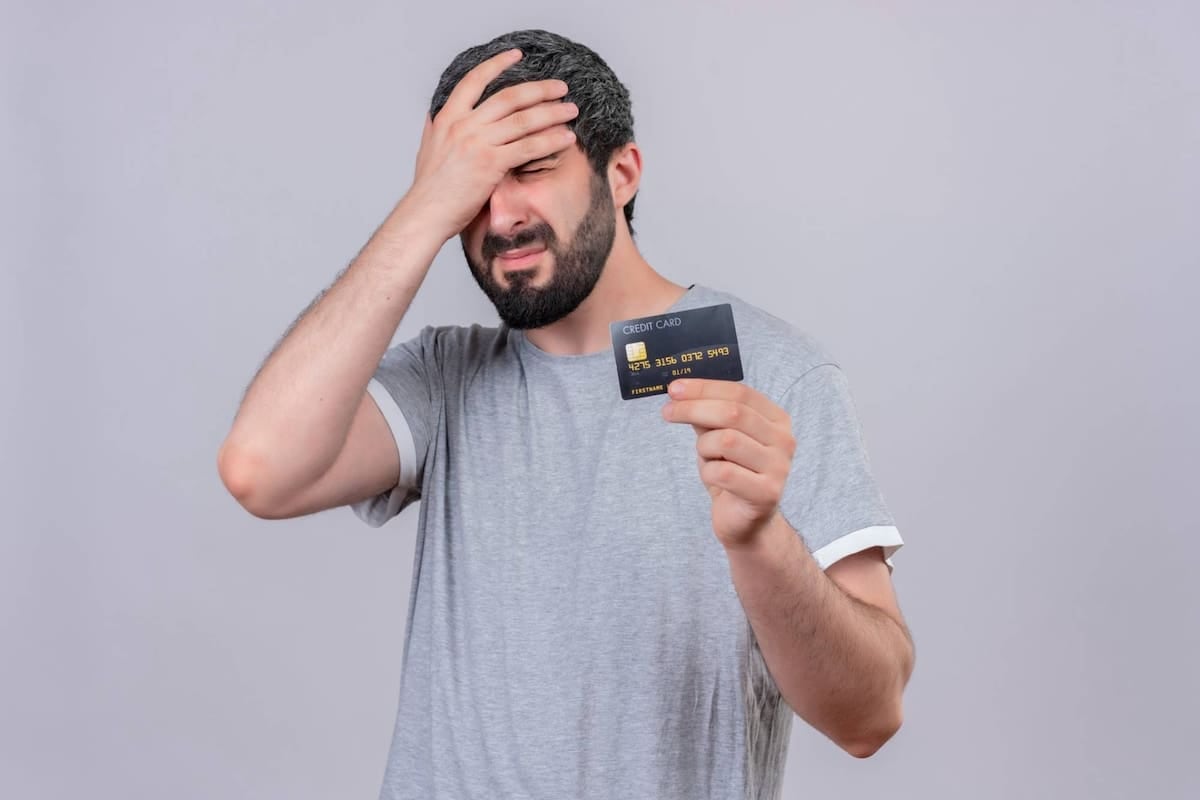 Pagar el mínimo de la tarjeta: qué deuda queda y por qué los intereses se acumulan mes a mes