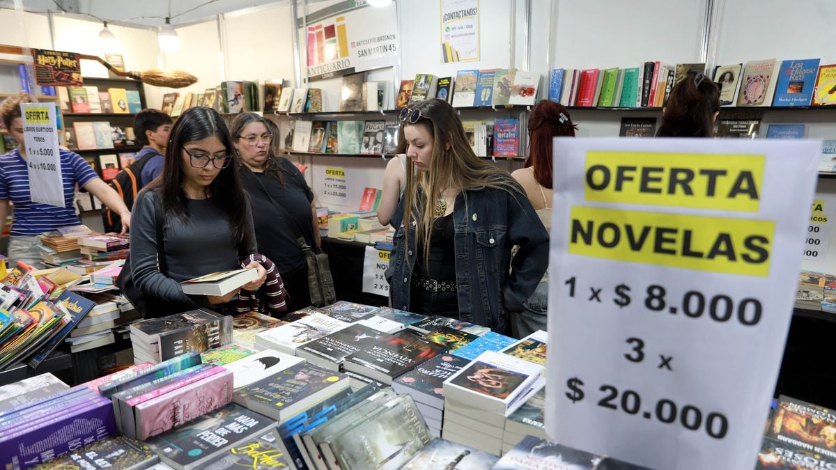 La Feria del Libro de Neuquén se pasea sin pagar entrada y con libros desde dos mil pesos