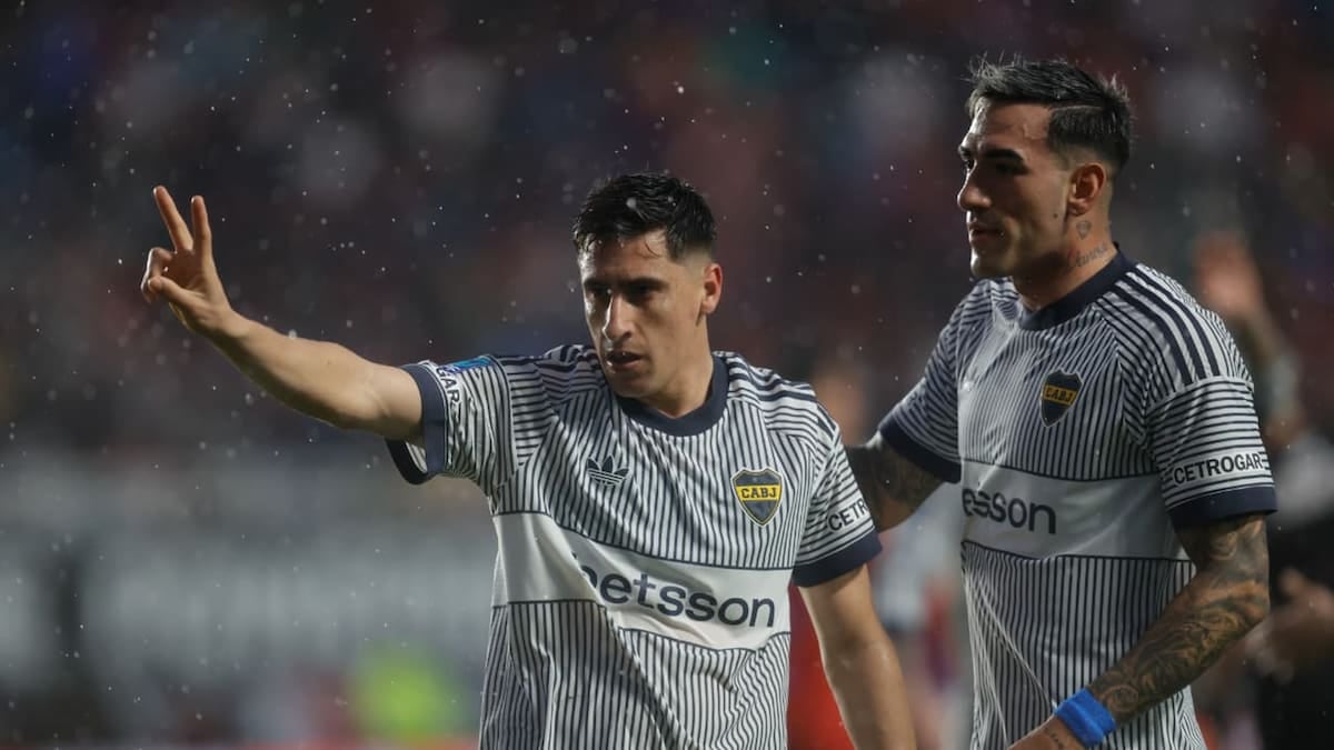 Boca pasó el Gasómetro sin despeinarse y estira su racha: 2-0 a un San Lorenzo que jugó con uno desde el primer tiempo