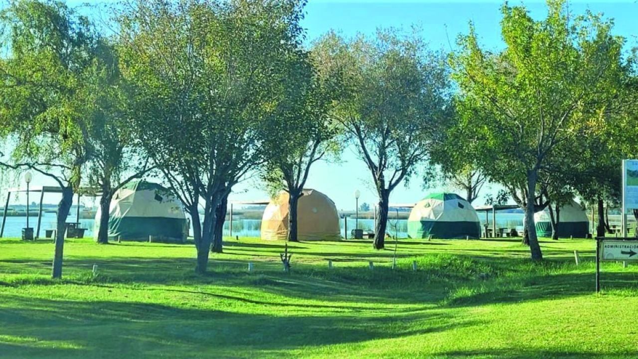 Cinco glampings en Buenos Aires: dónde dormir entre lagunas, sierras y mar sin resignar confort