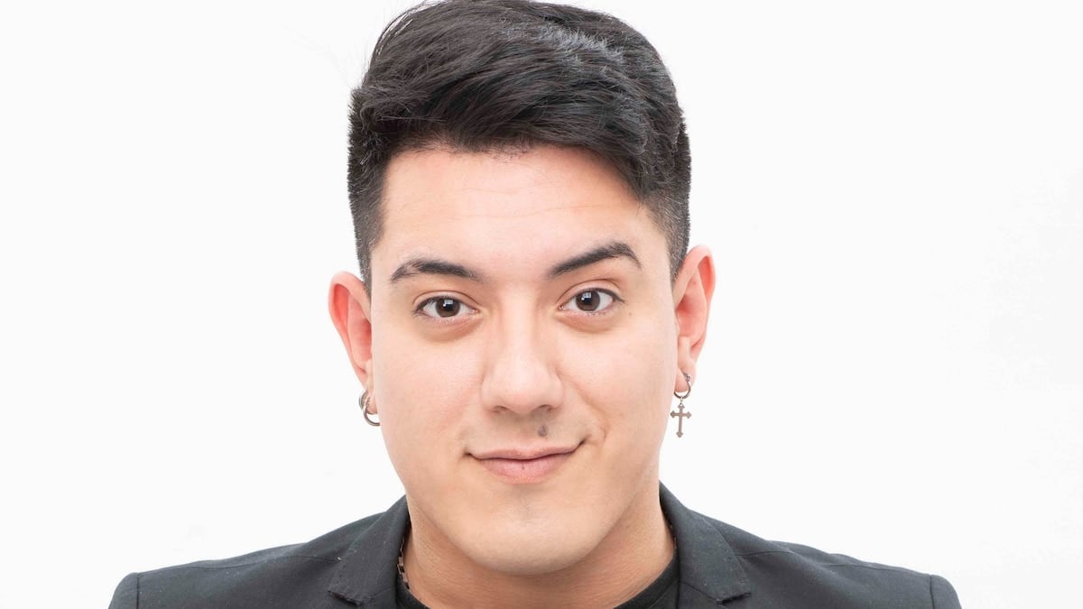 Iván Ramírez se saca la peluca y se anima a cantar con la voz que le queda