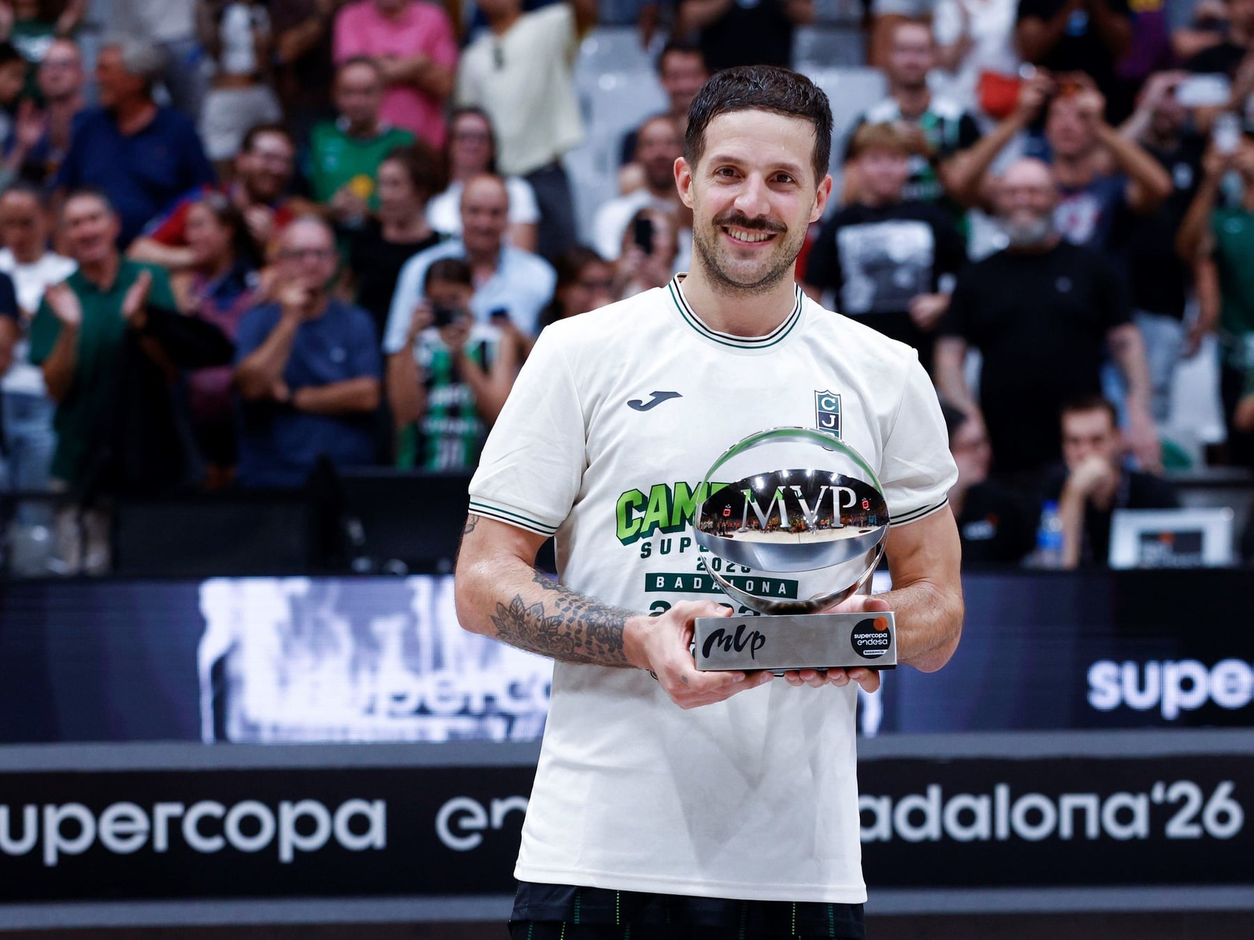 Laprovíttola le devolvió a Joventut algo que Barcelona decidió regalarle: una Supercopa con su firma