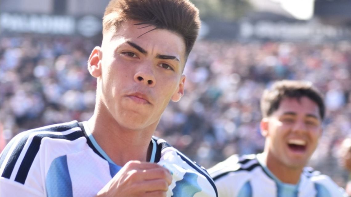 Argentina lo ganó sobre la hora y va por el oro en Rosario