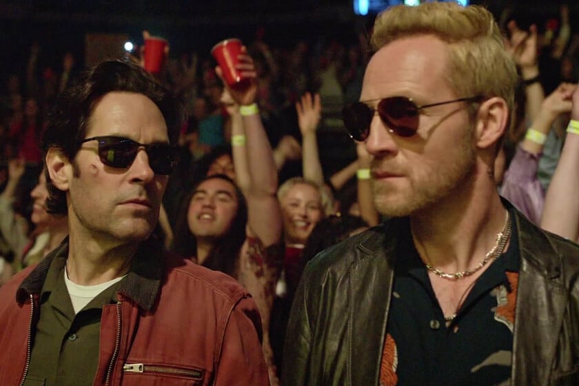 Paul Rudd canta en bodas y Nick Jonas le roba el crédito: llega al streaming la comedia que expone el lado B de la industria musical