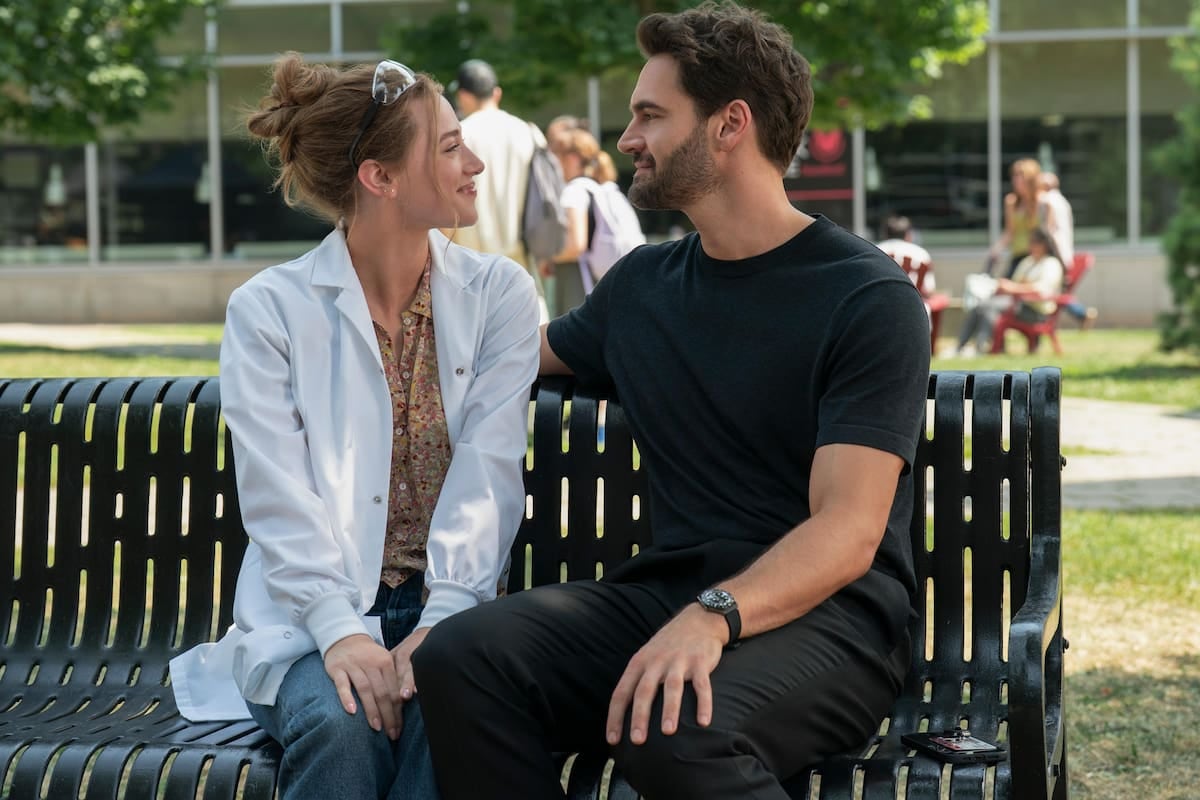 Un profesor, una alumna y un pacto tan viejo como el cine: Prime Video apuesta a la comedia romántica que ya sabemos cómo termina