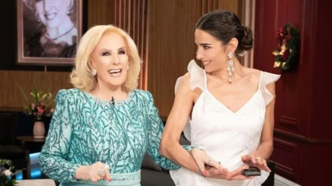 Juana se calza el delantal de Mirtha otra vez y aguanta hasta que la jefa vuelva a casa