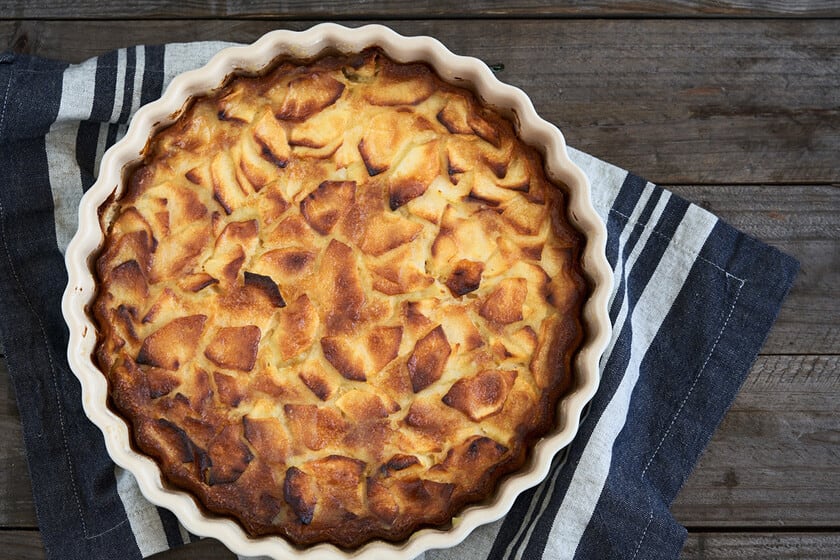 Tarta de manzana en 30 minutos: la receta que procesa la fruta dentro de la masa