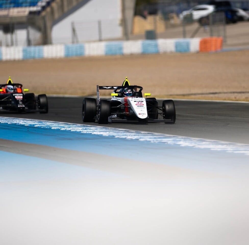 Bulbarella cumplió en Jerez: de la posición 30 a la 24 con elásticoDrivex en la primera carrera de la Fórmula 4 Española