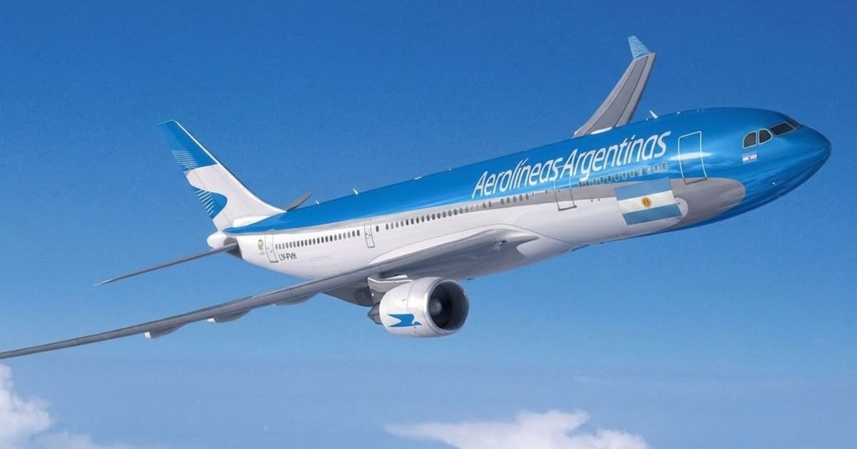 Aerolíneas Argentinas amplió su grilla para el verano 2027 y los pasajes muestran marcadas diferencias según la compañía y la fecha