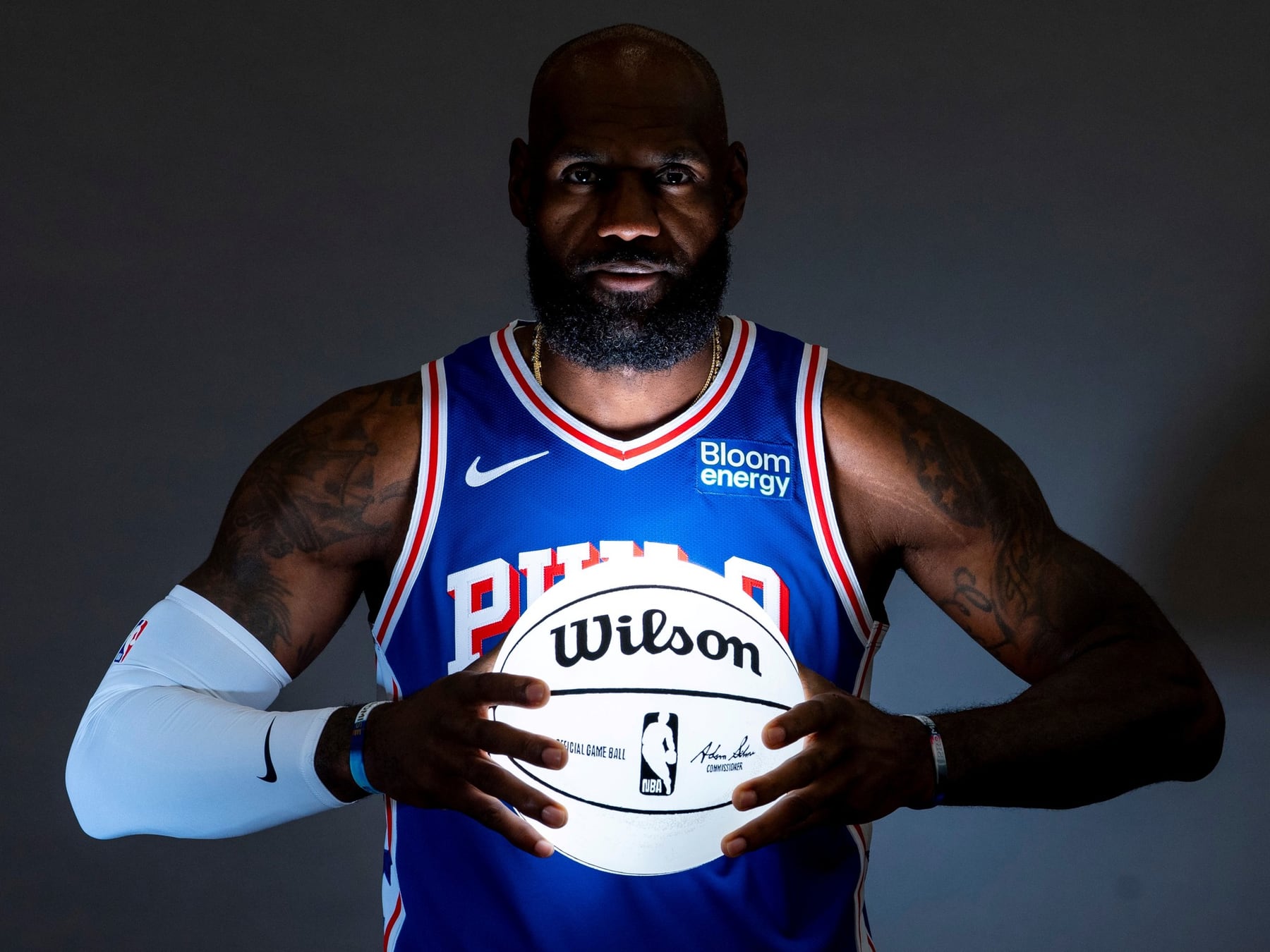 LeBron, a los 41, se muda al otro extremo del mapa: "No dejé a mi familia para perder en segunda ronda"