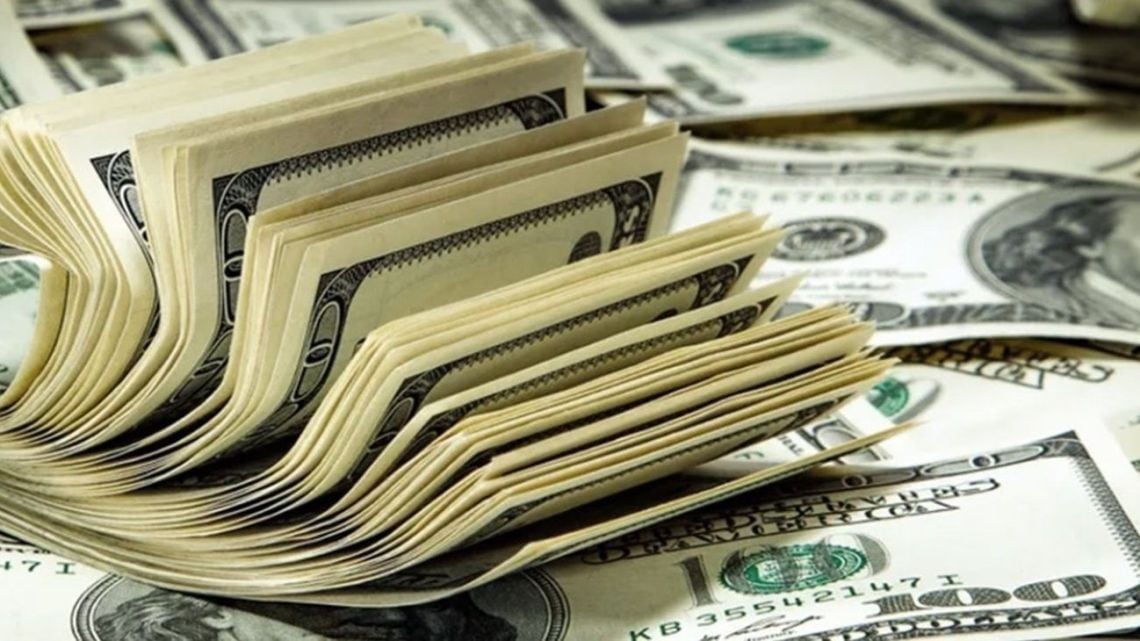 El blue cerró en $1.565 y la referencia de tarjeta se sostuvo como la más cara del día