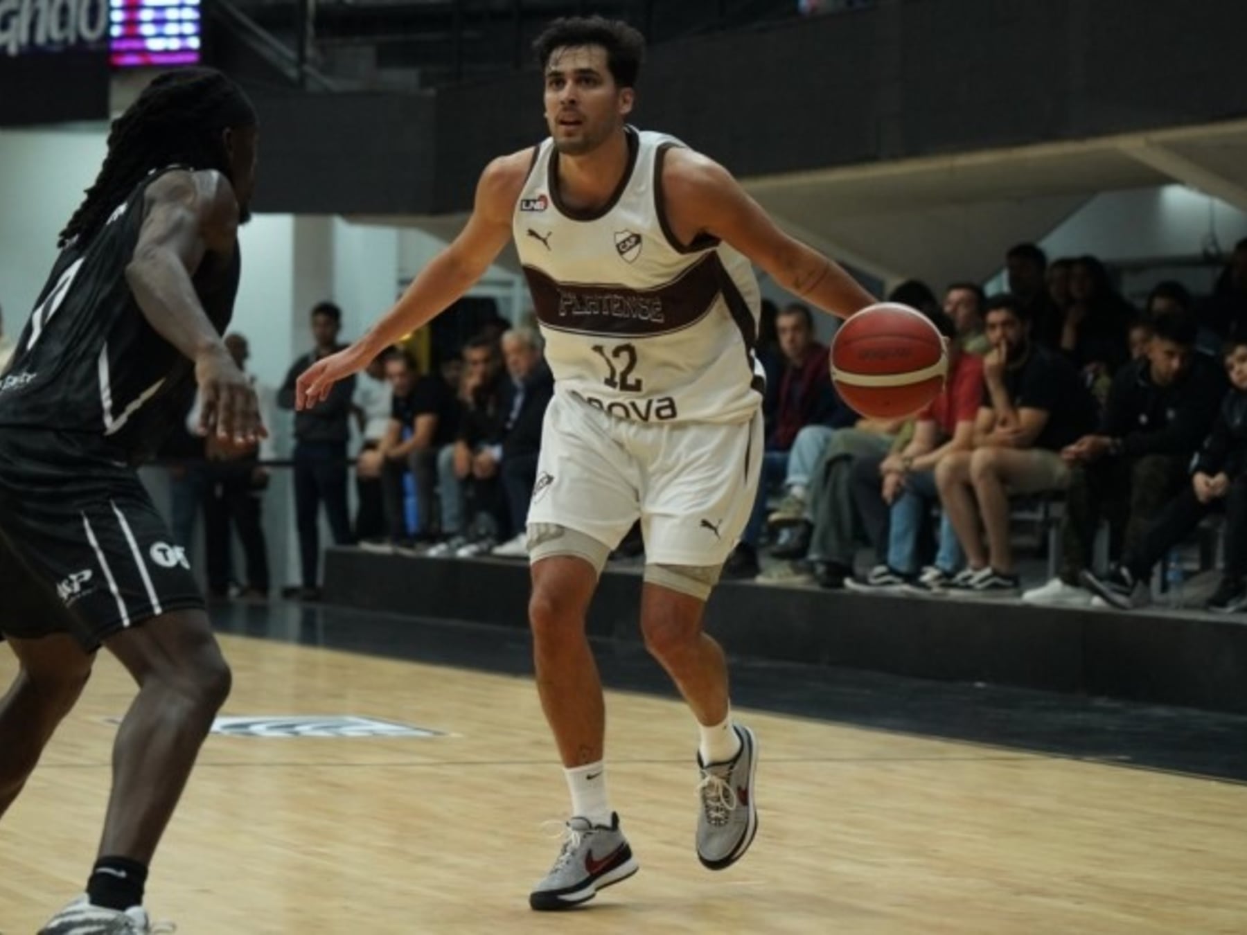 Platense lo aguantó en Santiago y se trajo la primera: 82 a 74 sobre Olímpico
