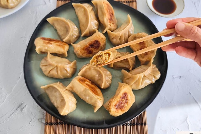 Gyozas caseras con tofu y shiitake: una fórmula vegetariana para llenar la sartén