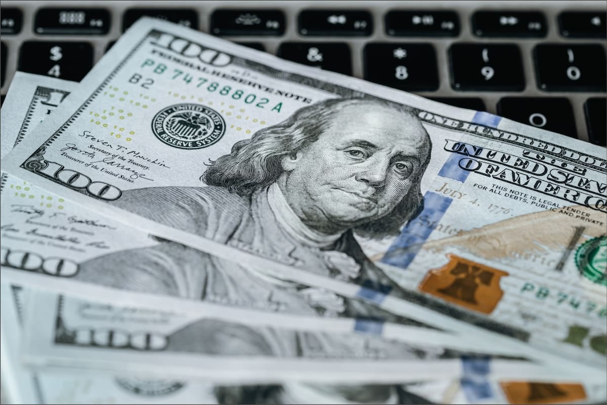 Dólar: el oficial se mantiene en $1540 y el blue en $1560, en una jornada sin operatoria financiera