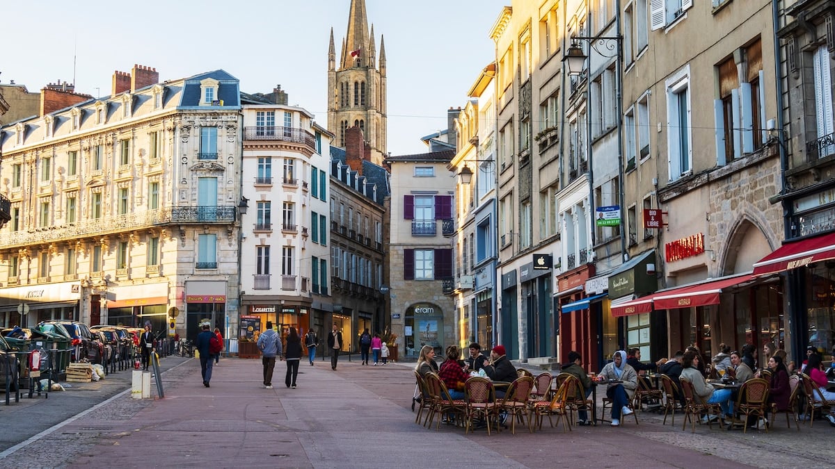 Limoges reabre la ruta del fuego: mil años de esmalte y porcelana entre museos, talleres y locales de fábrica