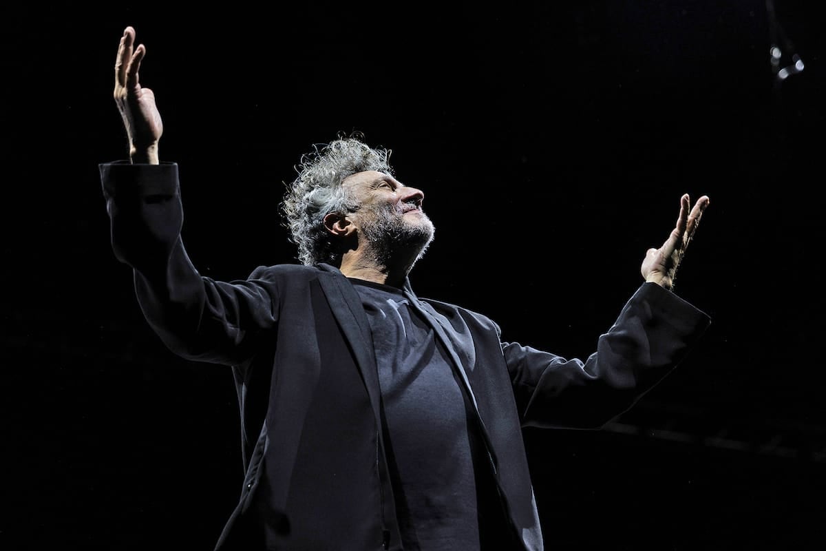 Fito Páez paró el show para defender al público de la seguridad que se mandó la parte