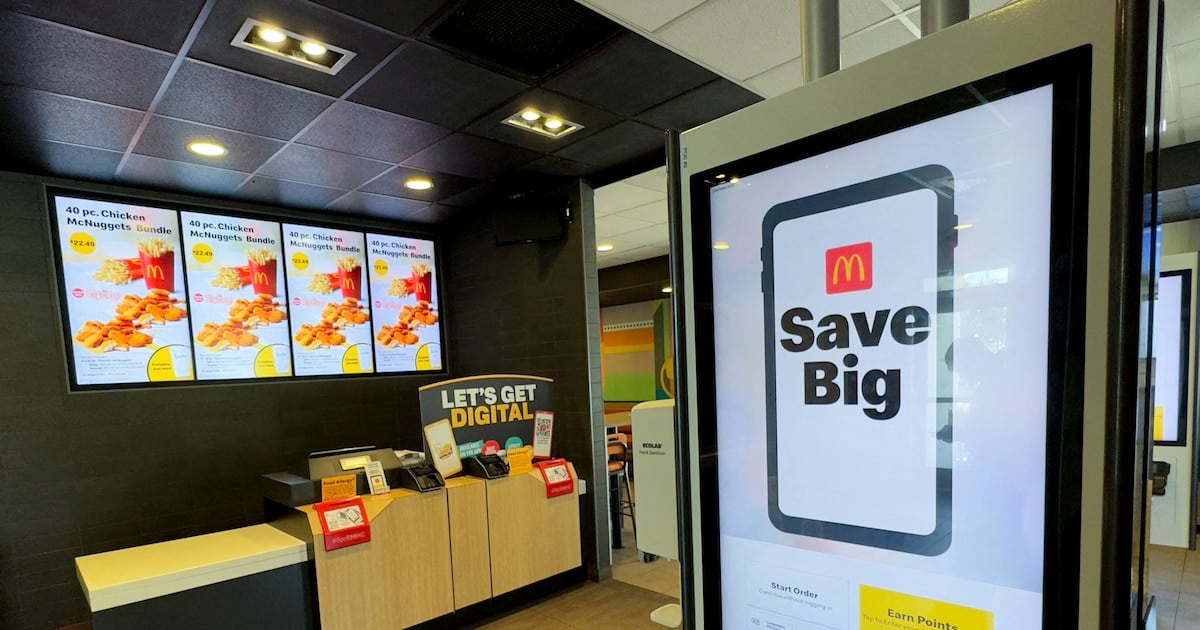 McDonald's mete la Inteligencia Artificial en la caja registradora: hasta el café de los jubilados pasa por el algoritmo