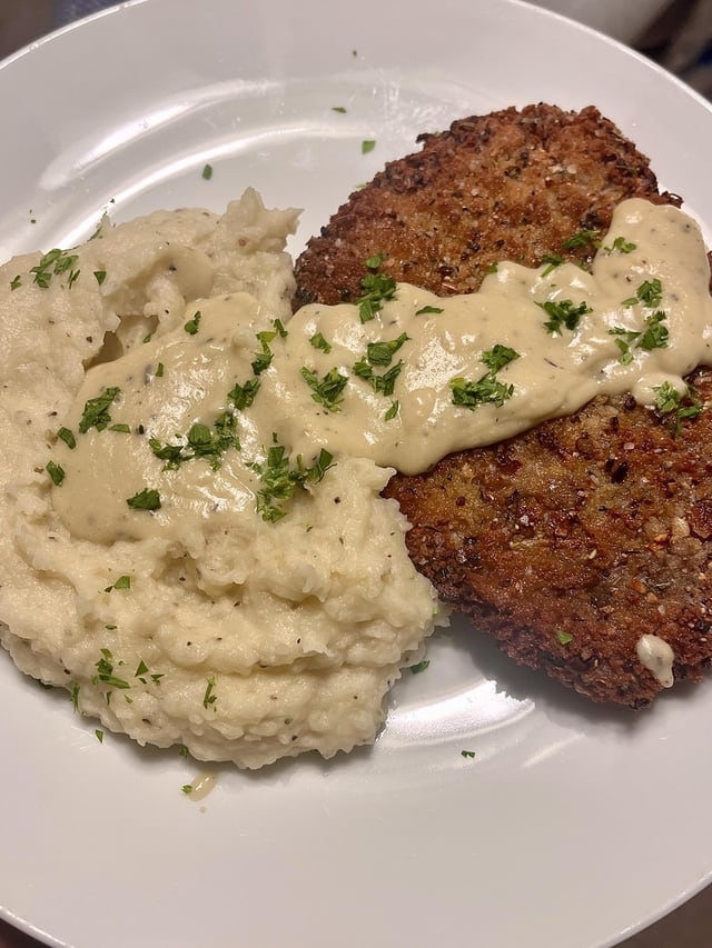 Milanesa con film incluido: Pachu Peña se comió la eliminación en la primera gala de MasterChef Celebrity