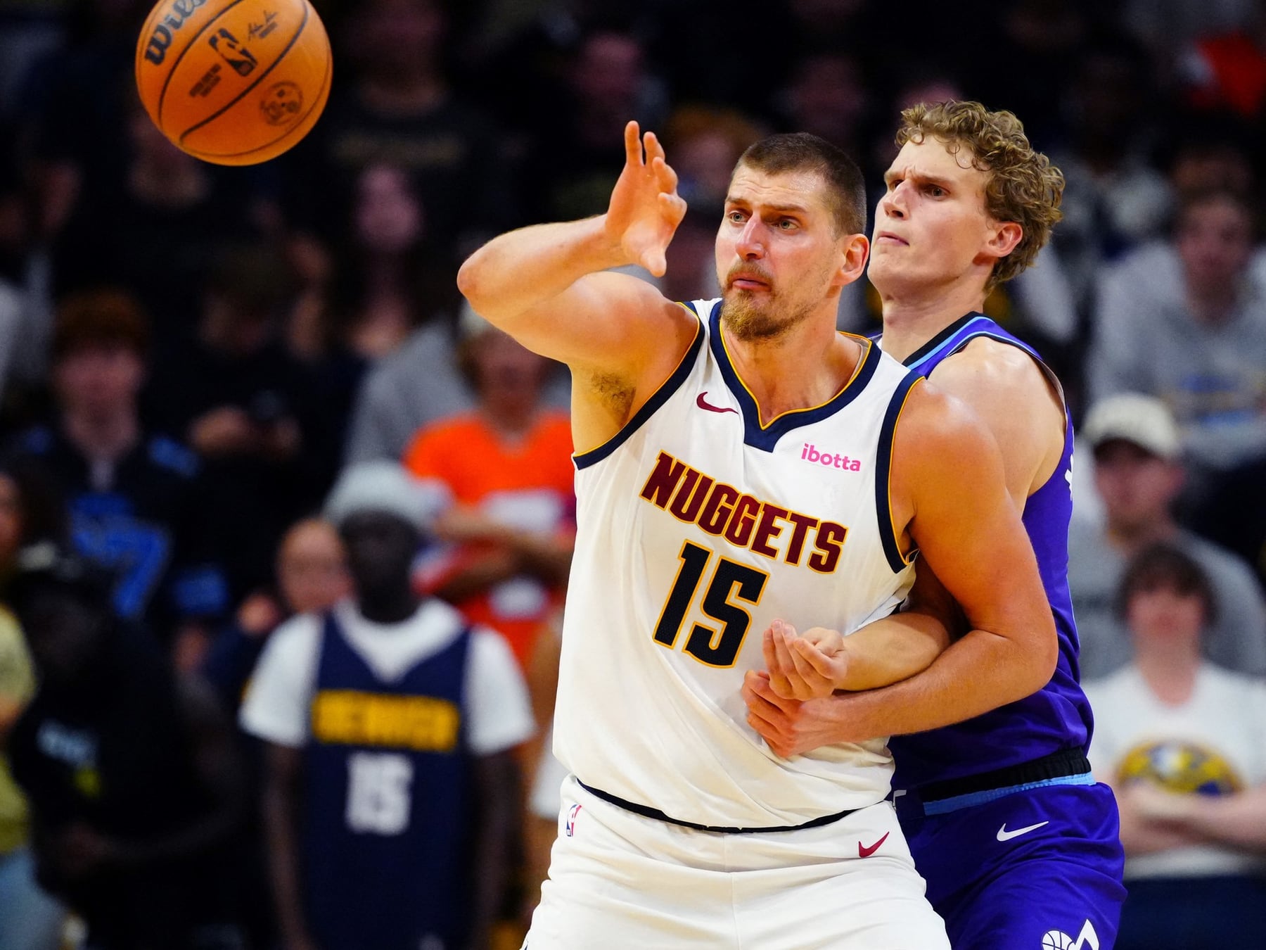 Jokic hizo magia en la derrota: Denver arrancó la pretemporada con una caída ante Utah