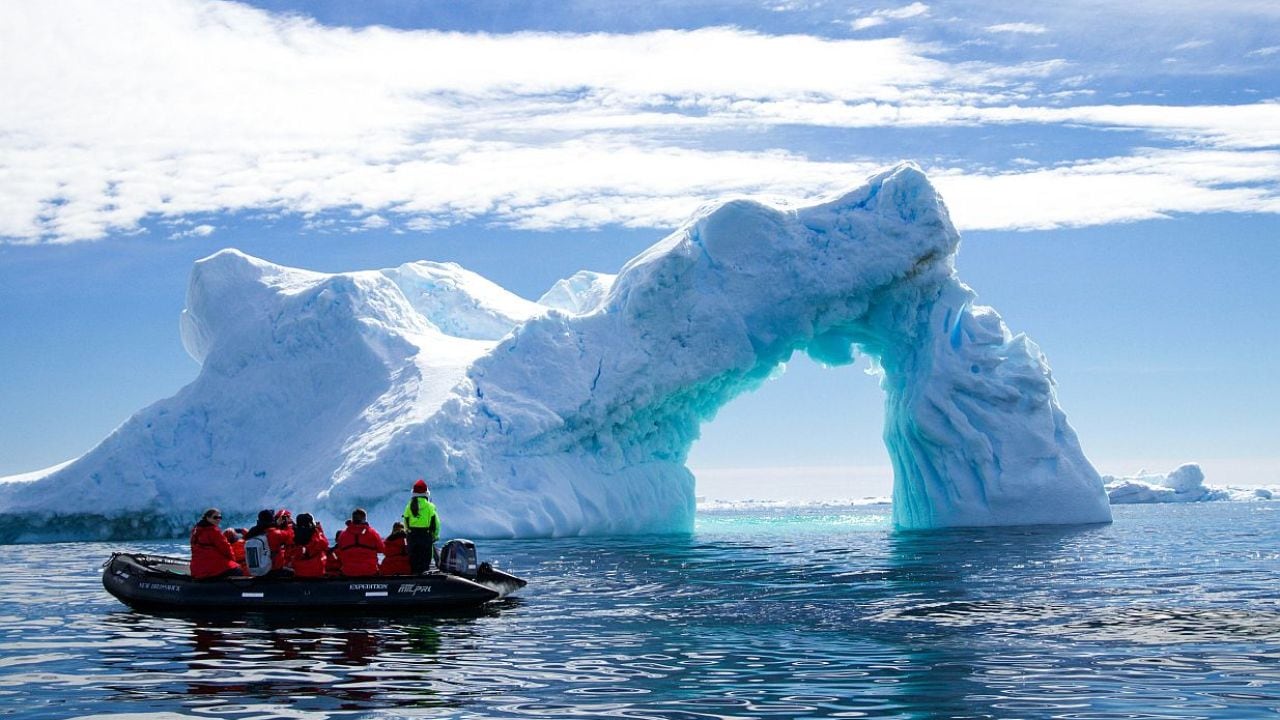 Una vuelta completa al continente blanco: la propuesta antártica que lleva casi dos meses a bordo