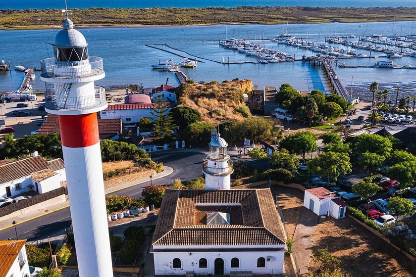 El Rompido, la frontera de Huelva donde las dunas avanzan 40 metros por año y el marisco se sirve a la vista del Atlántico