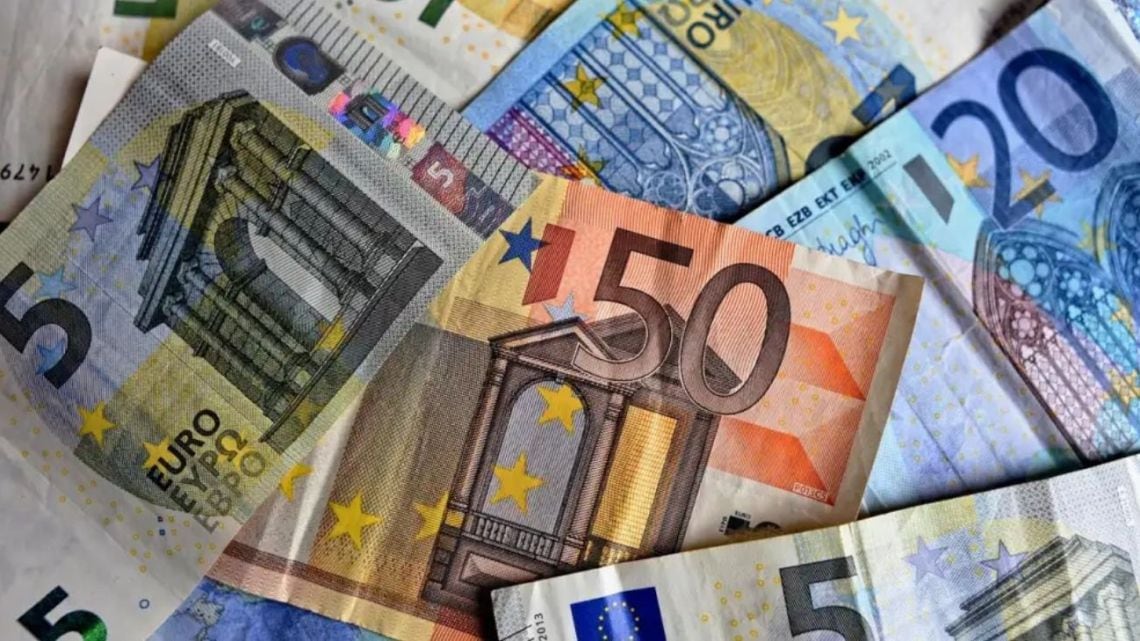 El euro blue culminó la rueda en $1.832,75 y recortó seis pesos respecto del cierre previo