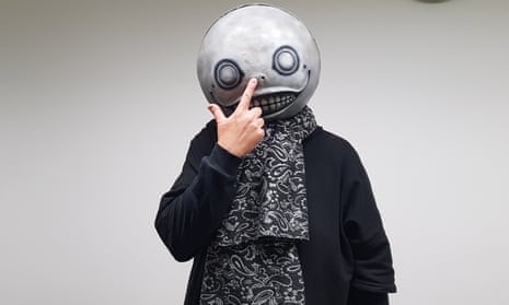 Yoko Taro, el señor de la máscara que sigue laburando por terror a la demencia