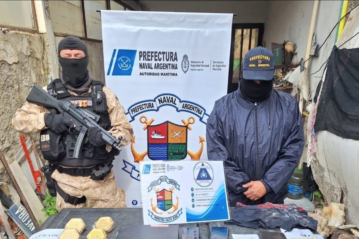 Allanamientos en Caleta Olivia: secuestraron diez kilos de oro ocultos en el tanque de un inodoro fuera de uso