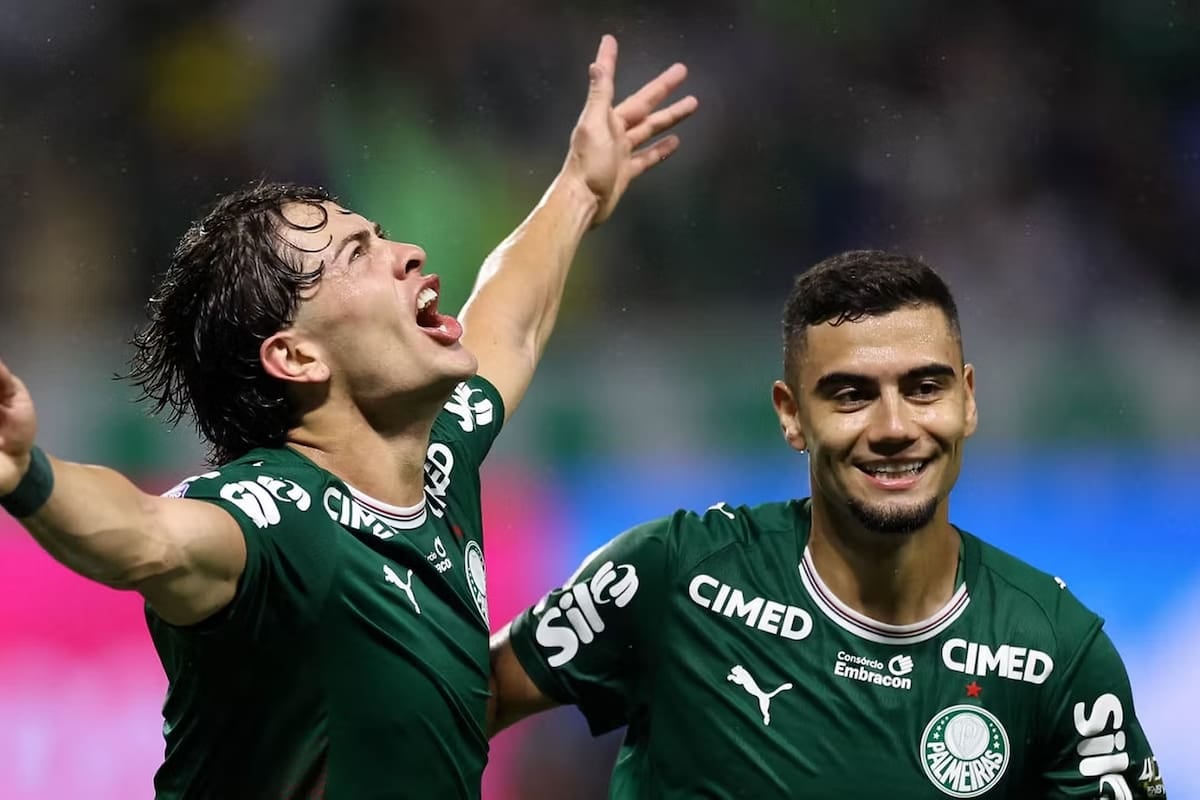 Giay se sacó la espina con un doblete en el clásico y dejó a Corinthians al borde del abismo