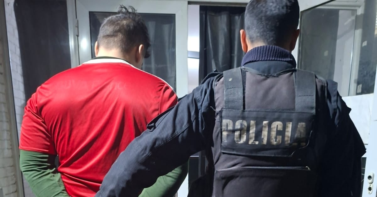 Un exagente exonerado y con antecedentes narcos quedó detenido por la muerte de una joven en una pensión rosarina