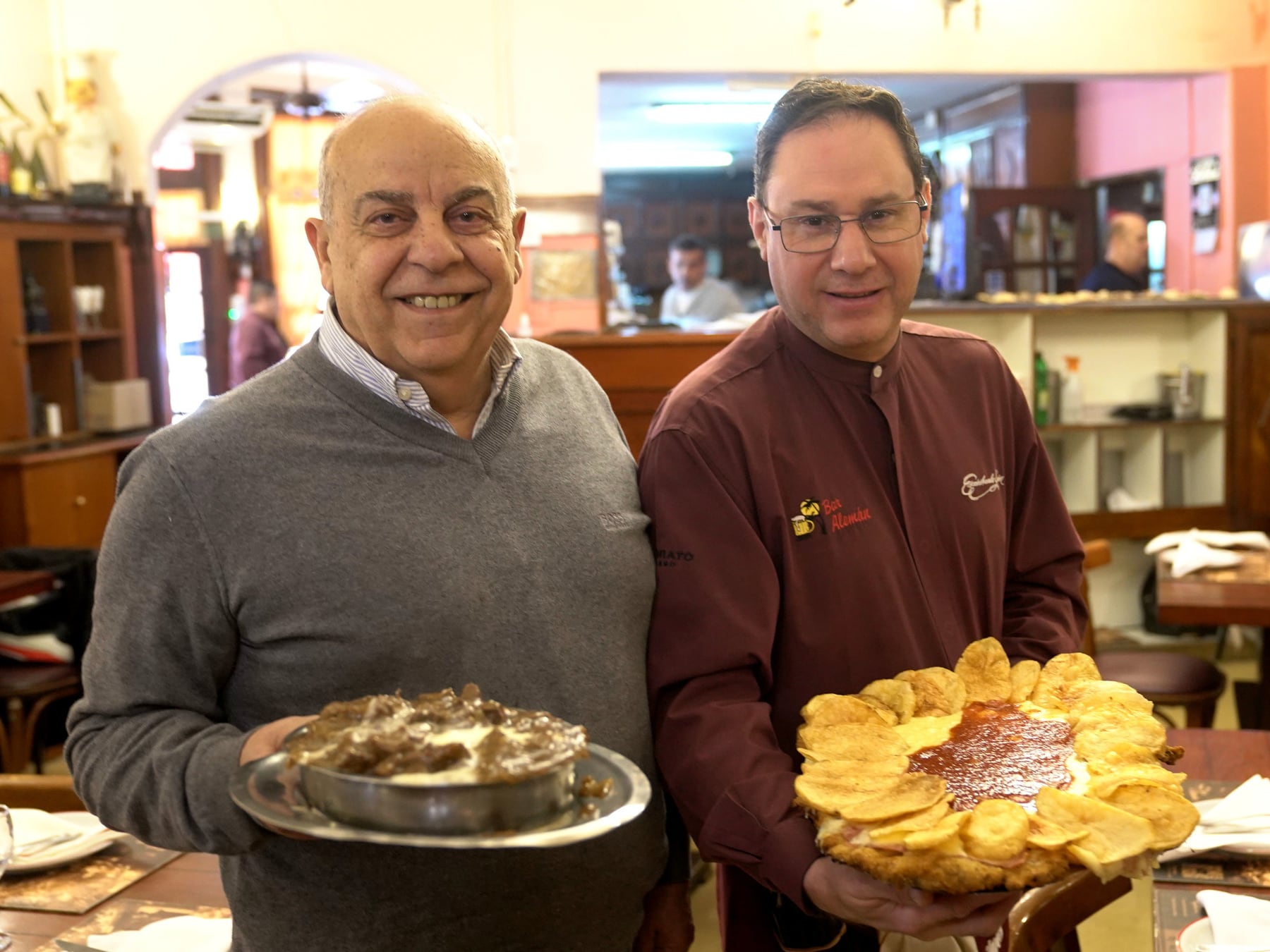 Mil milanesas por mes y un siglo en la esquina: la odisea del bodegón más antiguo de Villa Devoto