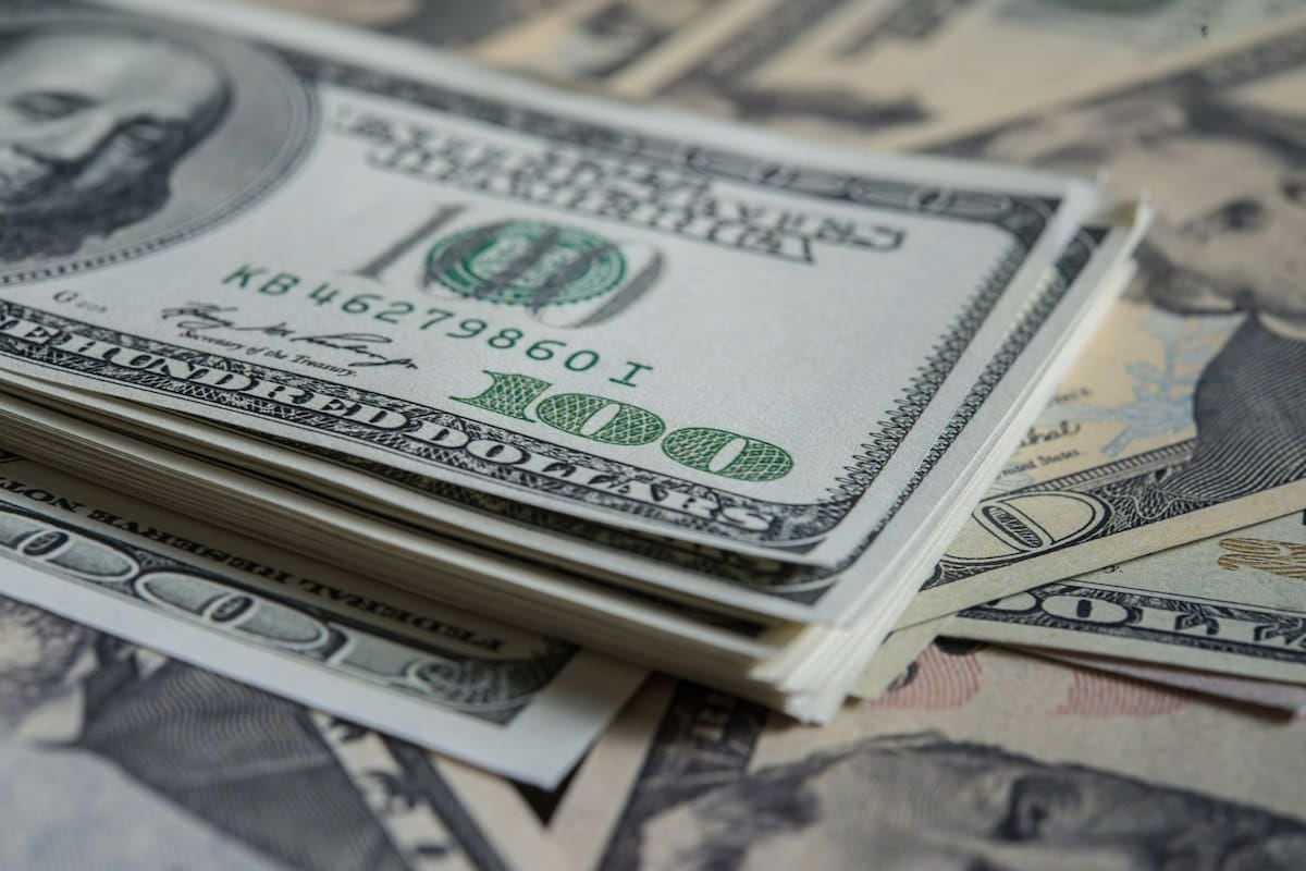 El dólar oficial llega a noviembre con un techo de casi $1.989 y se mantiene lejos de la zona de presión