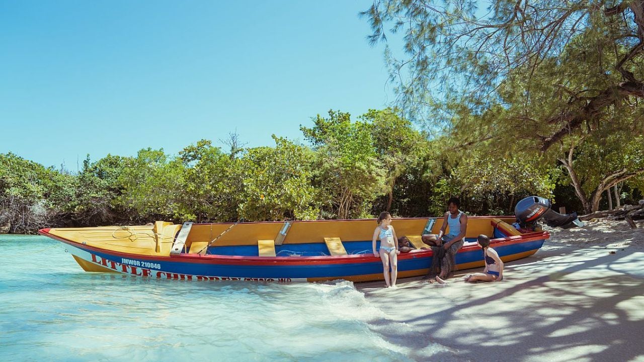 Jamaica se reposiciona ante el viajero argentino: playas sin sargazo, más de 150 experiencias y conectividad directa desde seis ciudades