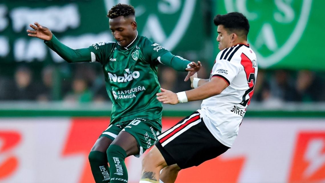 Sarmiento le pintó la cara a River en Junín y se subió a la punta del grupo