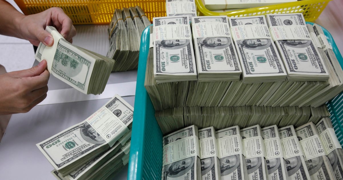 El dólar se mantiene estable y el Banco Central sostiene la compra de divisas en la plaza local