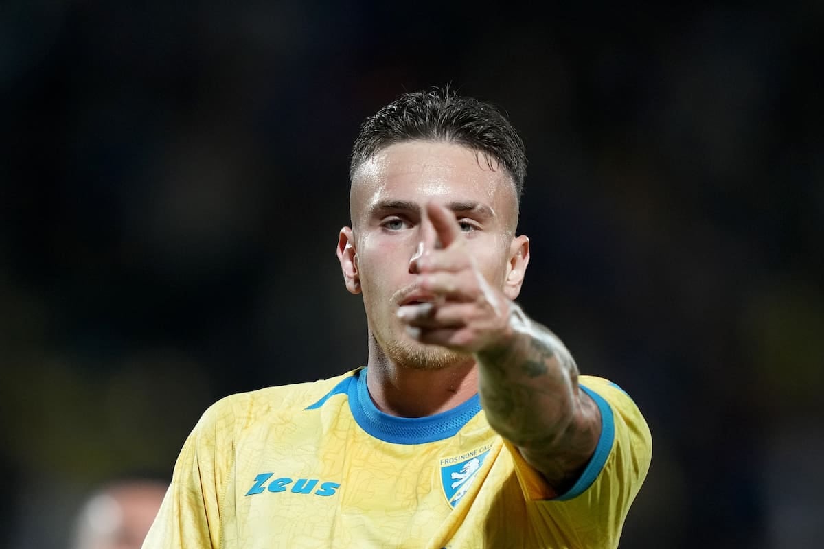 Raimondo se calzó la corona goleadora de la Serie A y Frosinone goleó a Sassuolo en una noche de locos