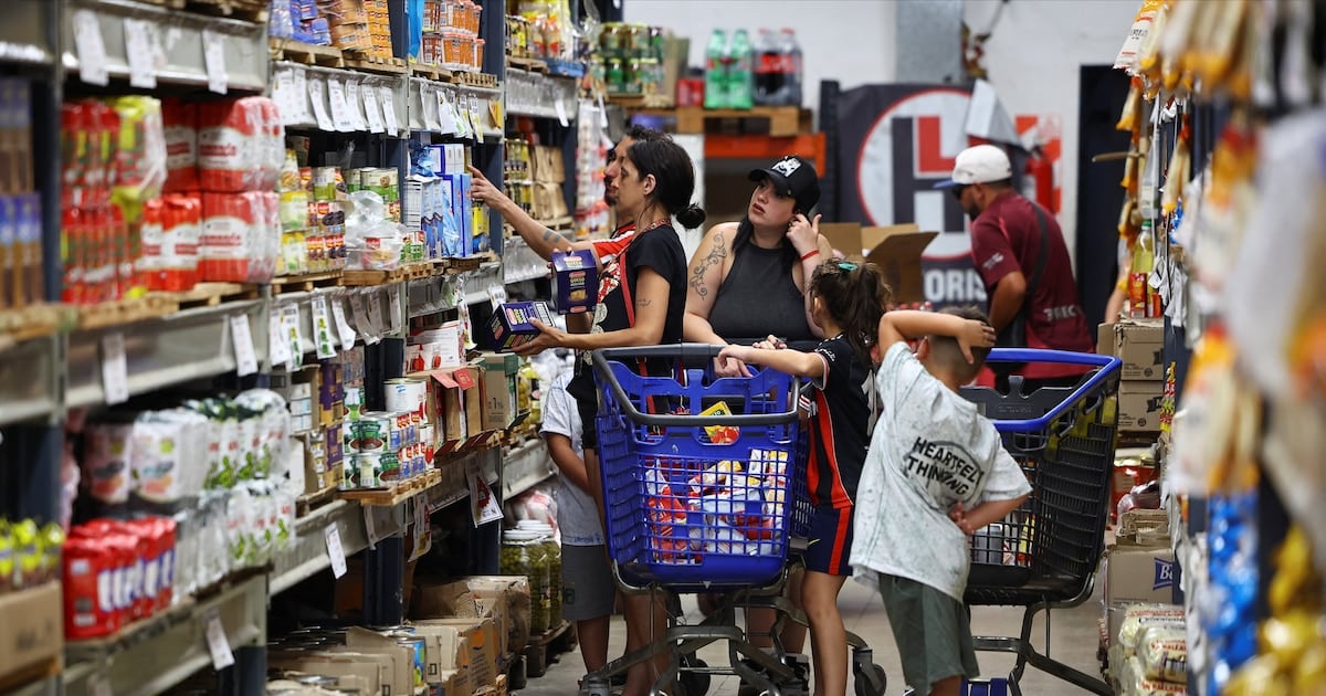 La inflación mensual se mueve en una franja de 1,6% a 1,8% y los analistas esperan que el zigzag se extienda hasta 2027